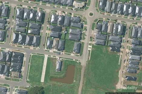 4 Cheddington Rd, Cranbourne East, VIC 3977