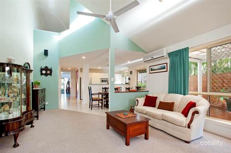 Property photo of 1/3 Vaggelas Crescent Biggera Waters QLD 4216