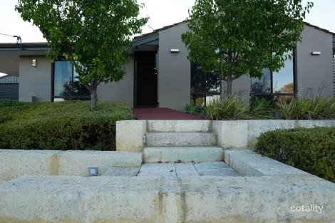 4 Fantome Rd, Craigie, WA 6025