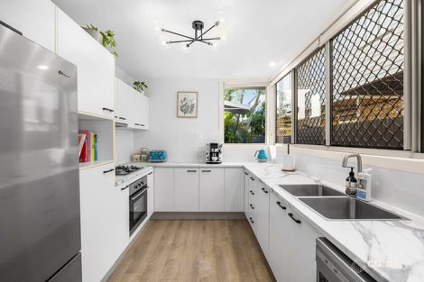 Property photo of 2/262 Riding Road Balmoral QLD 4171