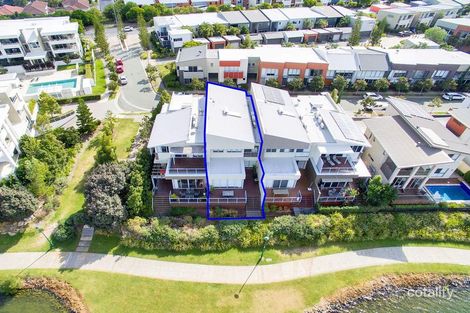 Property photo of 5 Lakefront Crescent Varsity Lakes QLD 4227