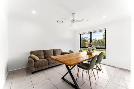 Property photo of 31 Dianella Crescent Paxton NSW 2325