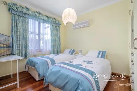 Property photo of 54 Amalfi Street Lurnea NSW 2170