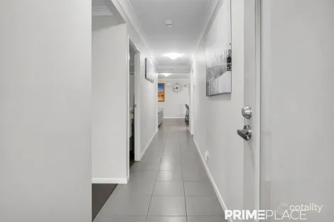 Property photo of 15 Bowerbird Street Deebing Heights QLD 4306