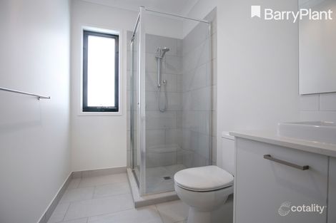 Property photo of 3 Deyrolle Walk Clyde North VIC 3978