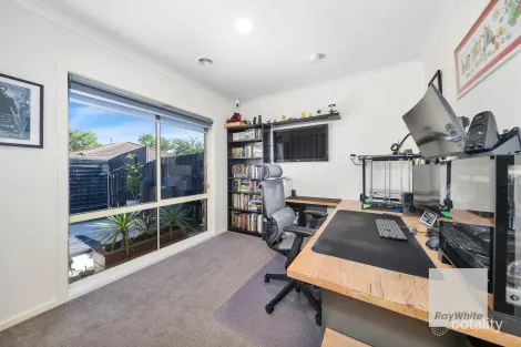 Property photo of 25 Tintern Loop Hillside VIC 3037