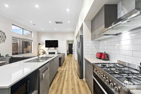 Property photo of 27 Mulloway Drive Point Cook VIC 3030