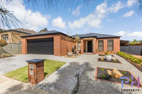 11 Freeman Dr, Kangaroo Flat, VIC 3555