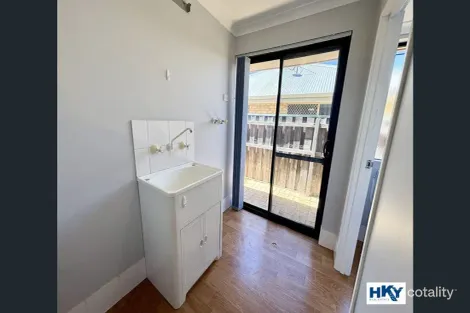 Property photo of 15 Rocklea Crescent Ellenbrook WA 6069