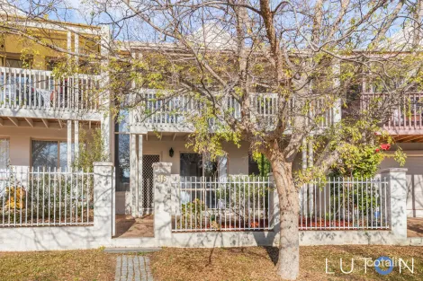 Property photo of 16 Port Jackson Circuit Phillip ACT 2606