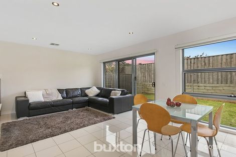 Property photo of 11 Paragon Way Waterways VIC 3195