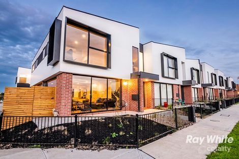 8 Parkdale Dr, Carrum Downs, VIC 3201