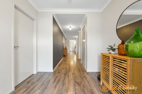 Property photo of 4 Barrier Parade Clyde North VIC 3978