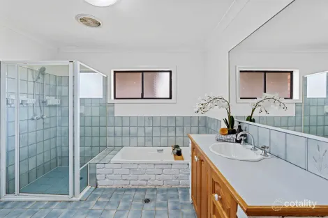Property photo of 20 James Sheahan Drive Orange NSW 2800