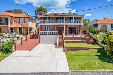 Property photo of 10 Muir Place Halls Head WA 6210