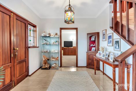 Property photo of 10 Muir Place Halls Head WA 6210