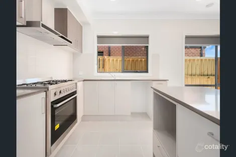 Property photo of 35 Skylark Boulevard Clyde North VIC 3978