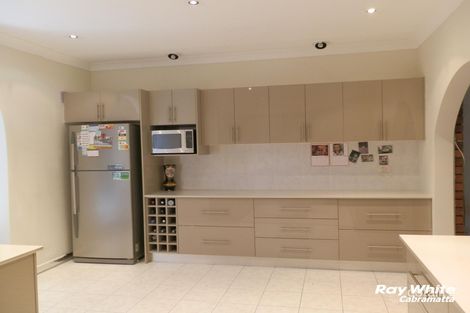 Property photo of 3 Ferraro Close Edensor Park NSW 2176