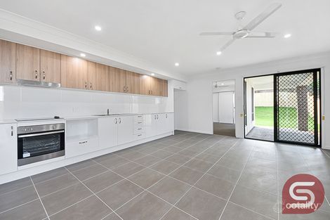 2/79 Mercy Cct, Park Ridge, QLD 4125