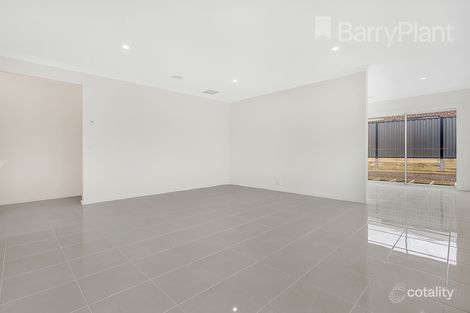 Property photo of 20 Kangaroo Road Craigieburn VIC 3064