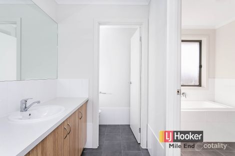 Property photo of 2 Rawlings Circuit Evanston SA 5116