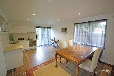 Property photo of 8 Amalfi Drive Endeavour Hills VIC 3802