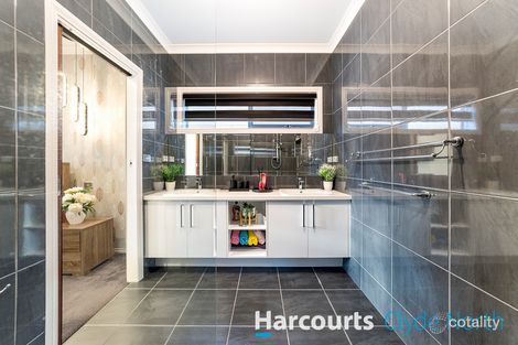 Property photo of 5 Everard Avenue Clyde North VIC 3978