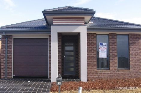 Property photo of 18 Howard Place Deer Park VIC 3023