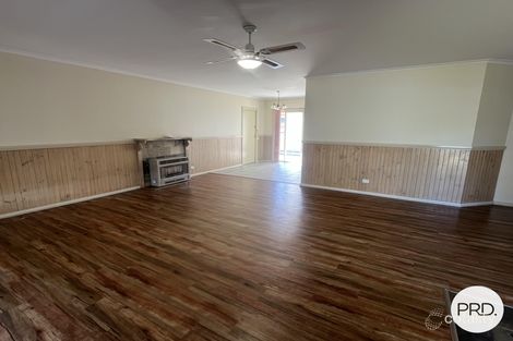 Property photo of 2/15 Edinburgh Circuit West Wodonga VIC 3690