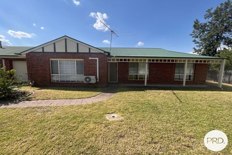 Property photo of 2/15 Edinburgh Circuit West Wodonga VIC 3690