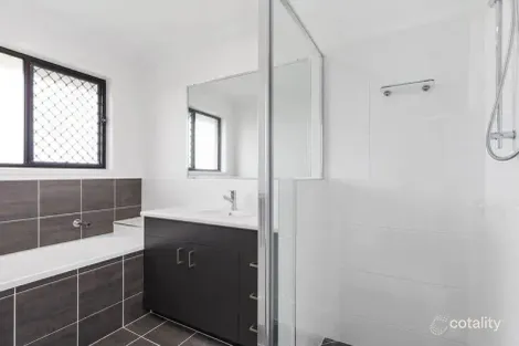 Property photo of 37 John Oxley Drive Gracemere QLD 4702