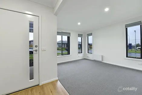 15 Palmatum St, Sunbury, VIC 3429