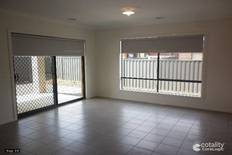 Property photo of 31 Grovedale Way Manor Lakes VIC 3024