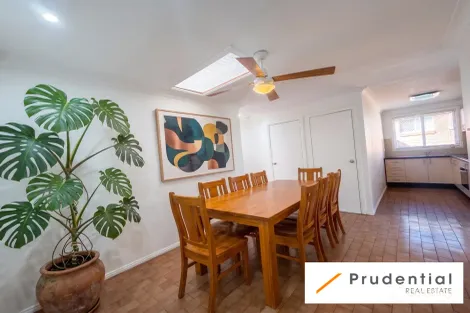 Property photo of 3/4 Bensley Road Macquarie Fields NSW 2564