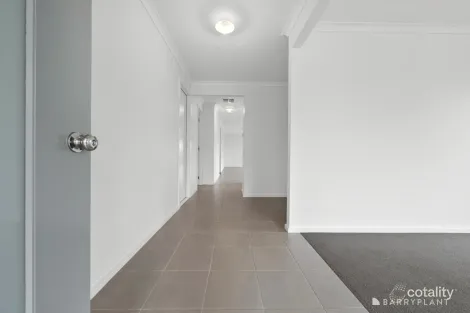 Property photo of 142 Atherstone Boulevard Strathtulloh VIC 3338