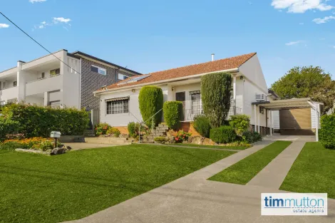 7 Valmay Ave, Picnic Point, NSW 2213