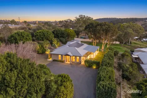 Property photo of 2 Fig Tree Place Top Camp QLD 4350