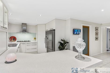 Property photo of 4 Joseph Banks Crescent Endeavour Hills VIC 3802