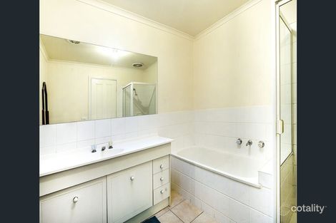 Property photo of 9/28-36 Ozzimo Drive Hillside VIC 3037