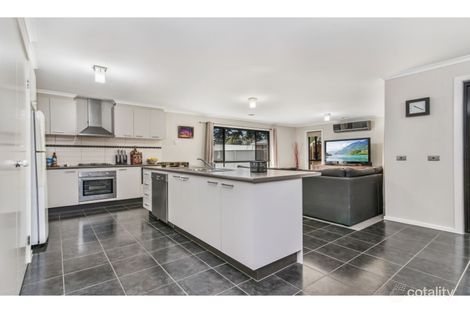 Property photo of 10 Symbester Crescent Eaglehawk VIC 3556