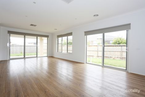 Property photo of 77 Treeve Parkway Werribee VIC 3030