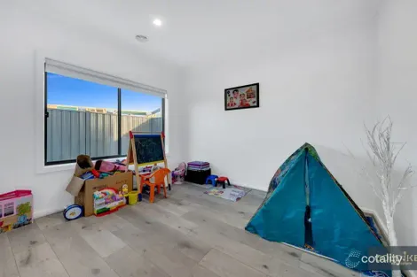 Property photo of 31 Rivella Circuit Tarneit VIC 3029