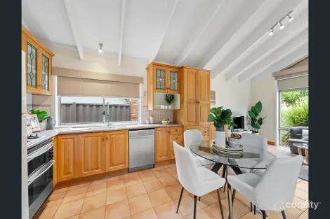 Property photo of 10 Francis Walton Road Mill Park VIC 3082