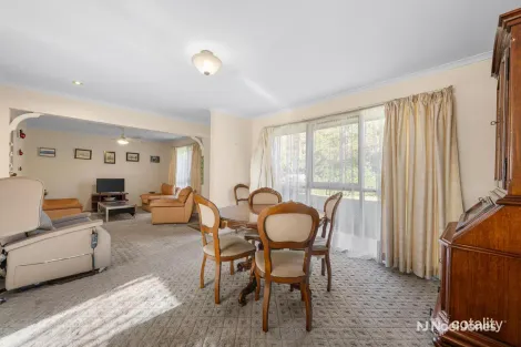 Property photo of 33 Cardigan Road Mooroolbark VIC 3138