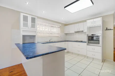 Property photo of 32 Sunbird Avenue Paradise Point QLD 4216