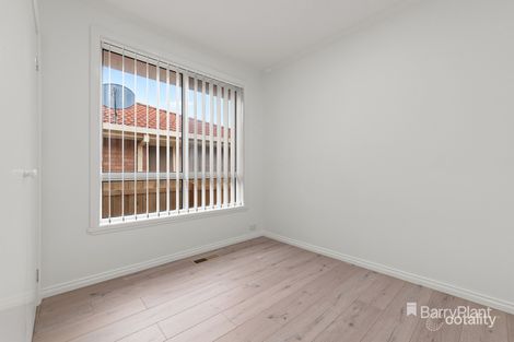 Property photo of 21 Honeysuckle Court Meadow Heights VIC 3048