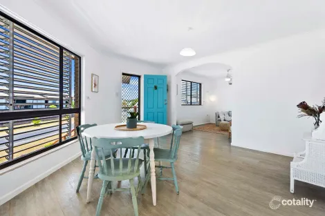 Property photo of 4/3 New Street Urangan QLD 4655