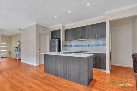 Property photo of 18 Discovery Close Craigieburn VIC 3064