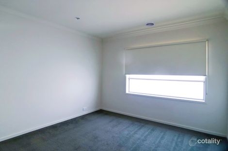 Property photo of 18 Broadbeach Circuit Point Cook VIC 3030