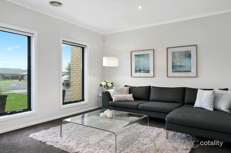 Property photo of 11 Hewitt Drive Grovedale VIC 3216